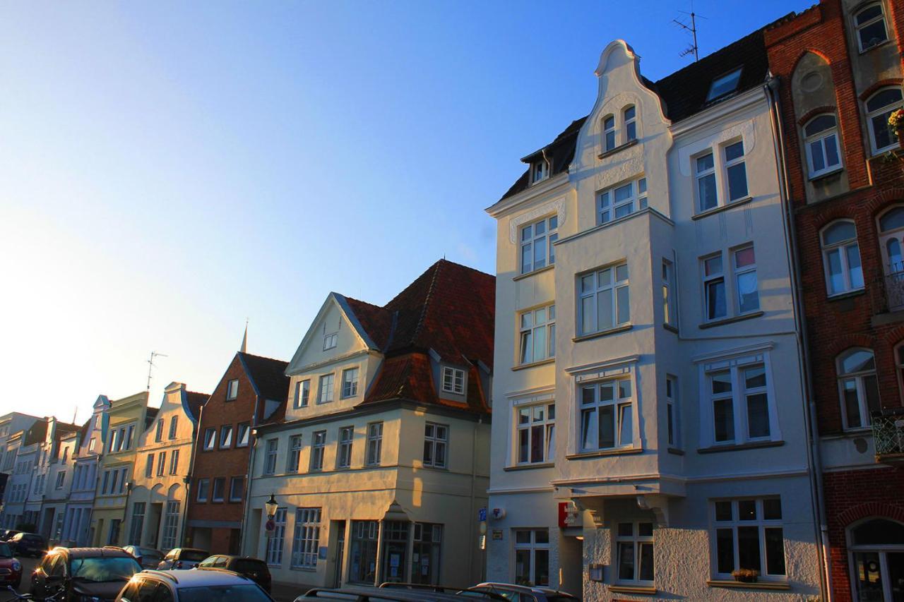 Cvjm Hotel Am Dom Lubeck Bagian luar foto
