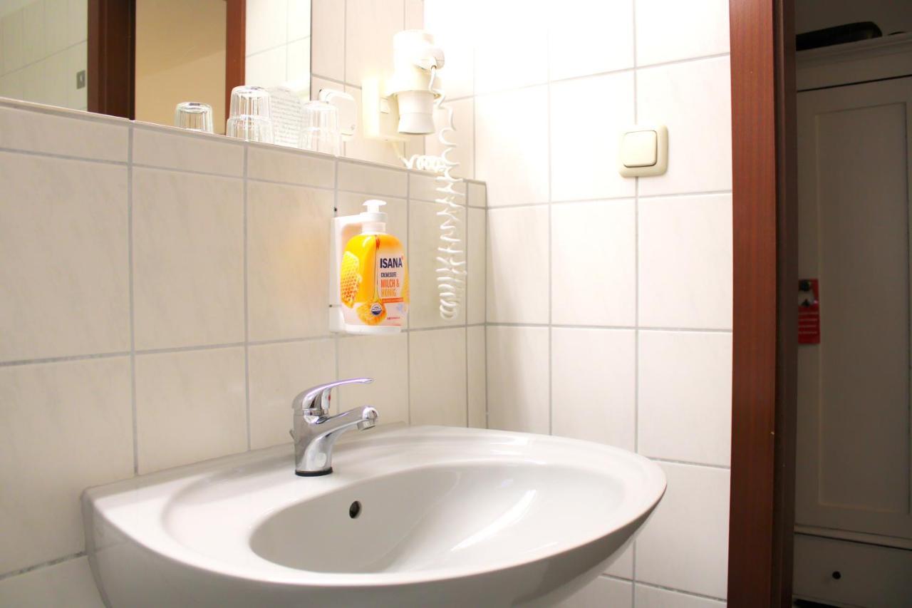 Cvjm Hotel Am Dom Lubeck Bagian luar foto