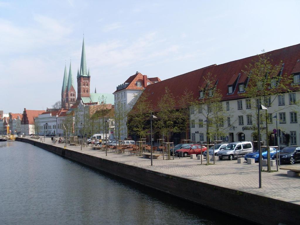 Cvjm Hotel Am Dom Lubeck Bagian luar foto