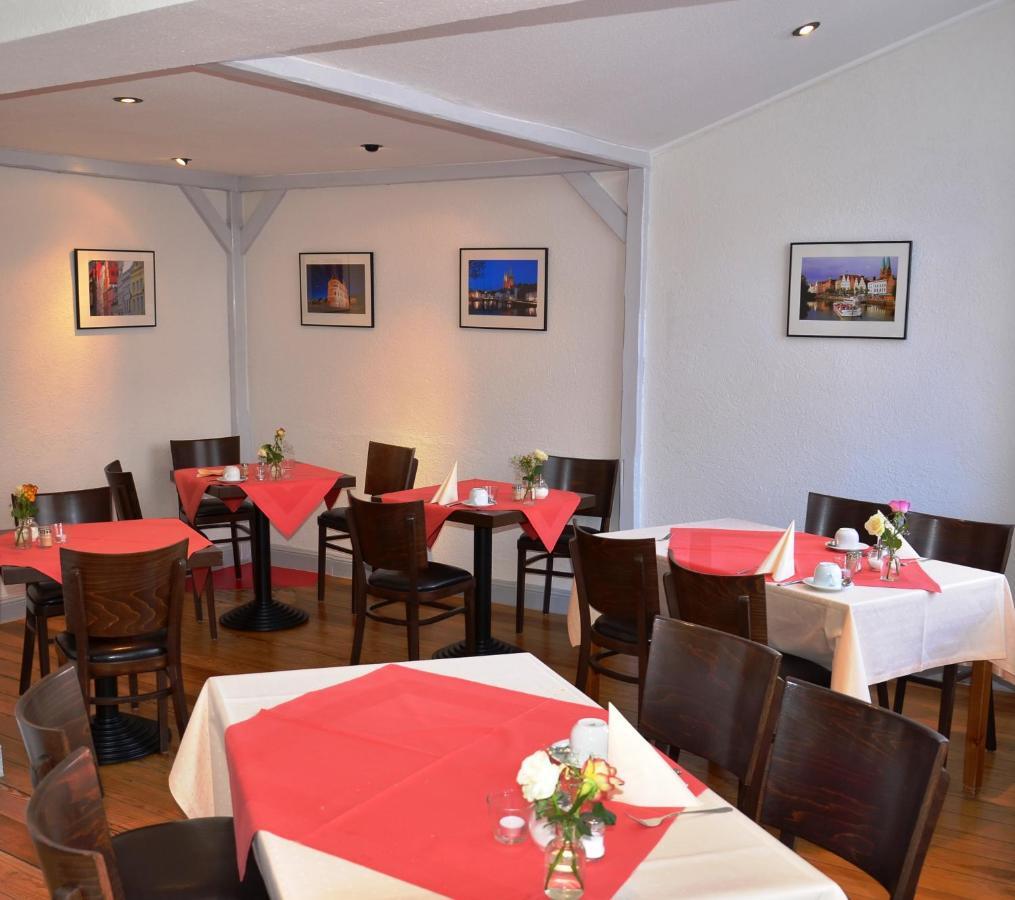 Cvjm Hotel Am Dom Lubeck Bagian luar foto